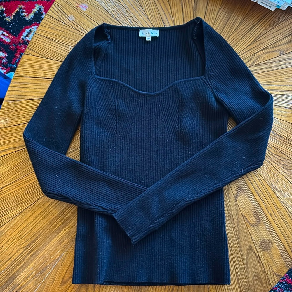 Long sleeve fitted top